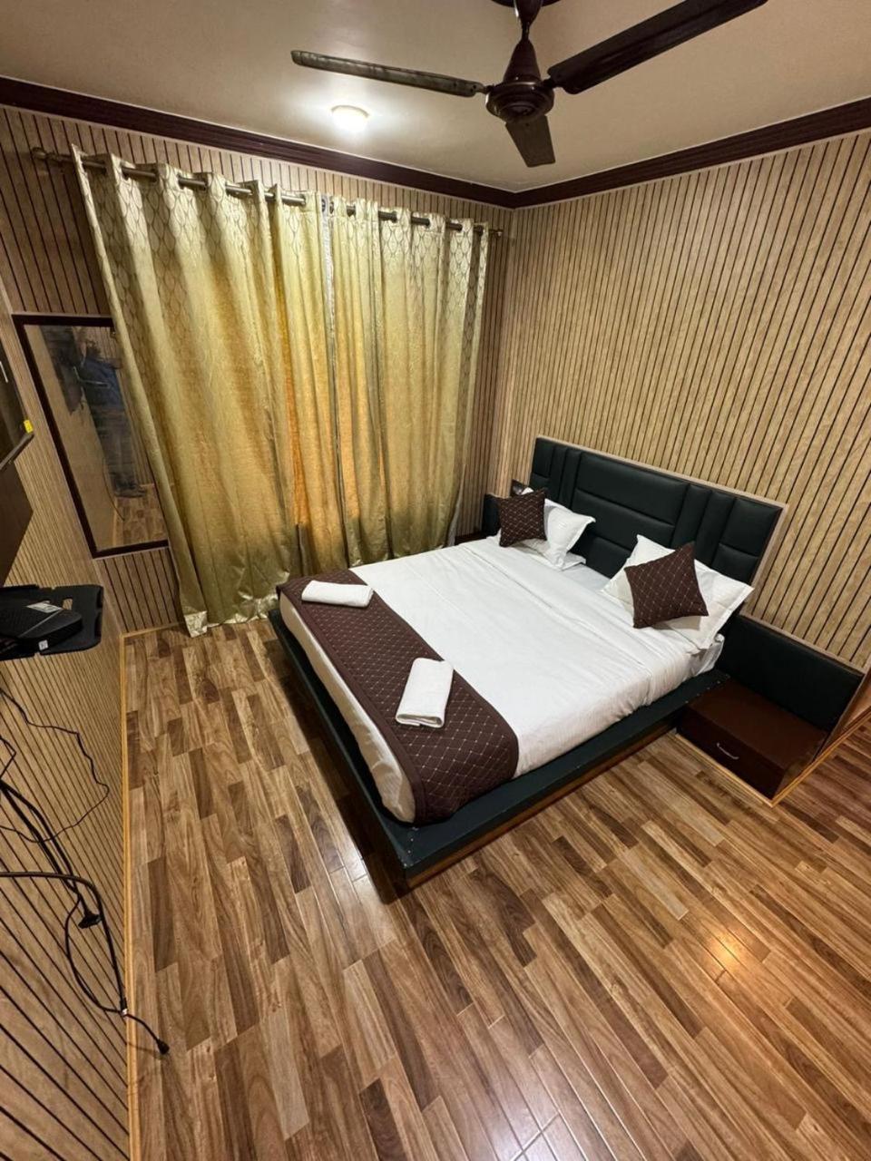 Hotel The Casa ศรีนาการ์ ภายนอก รูปภาพ