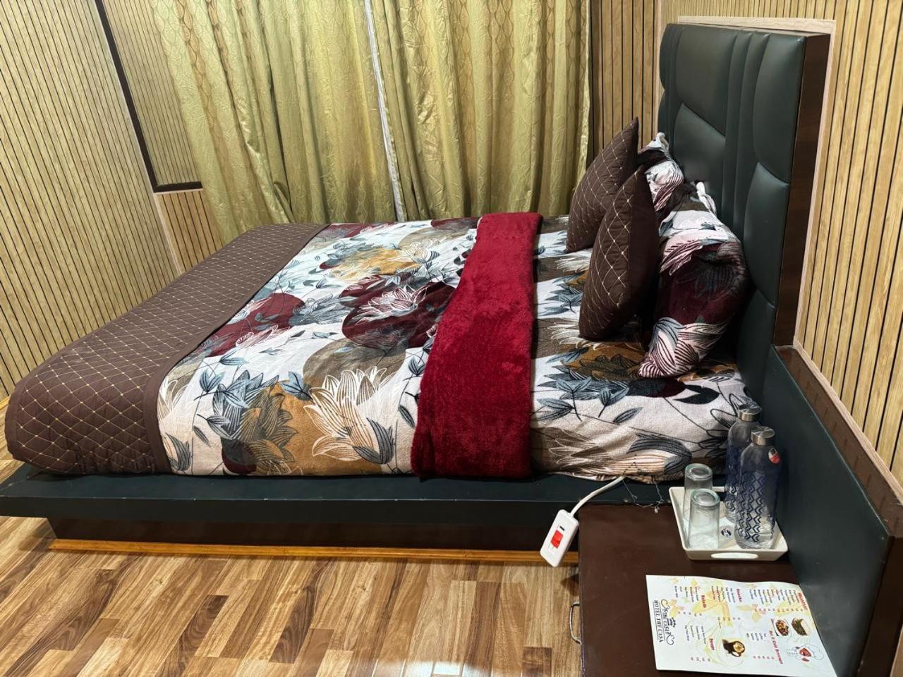 Hotel The Casa ศรีนาการ์ ภายนอก รูปภาพ