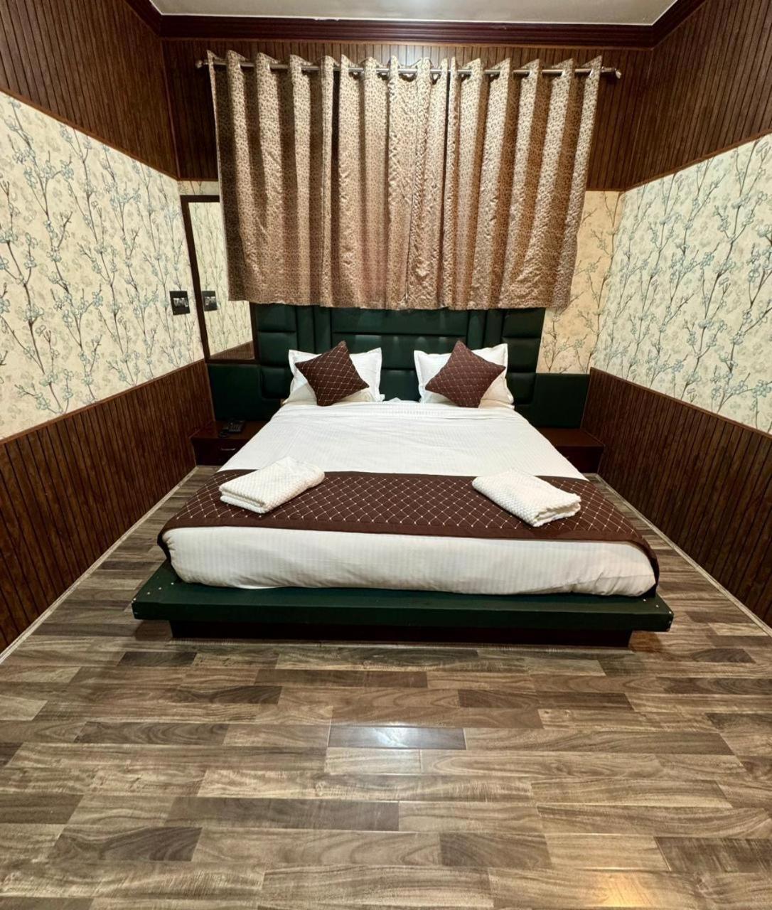 Hotel The Casa ศรีนาการ์ ภายนอก รูปภาพ