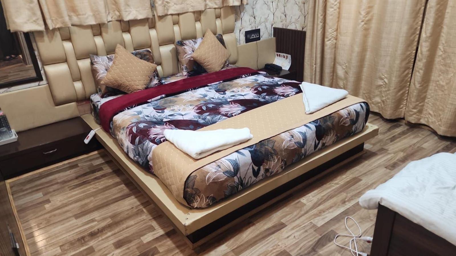 Hotel The Casa ศรีนาการ์ ภายนอก รูปภาพ